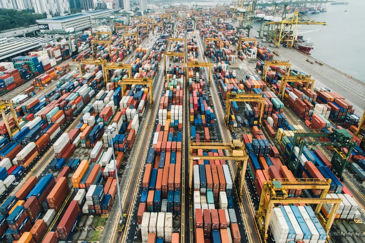 Containerhafen – Symbolbild für den Industriestandort Brunsbüttel an der Elbe