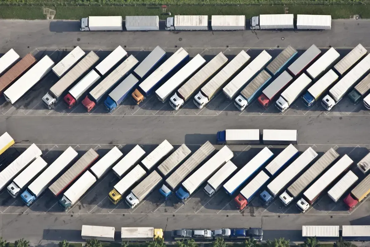 Gefahrguttransport auf der Autobahn – Praxis von Gefahrgut Express