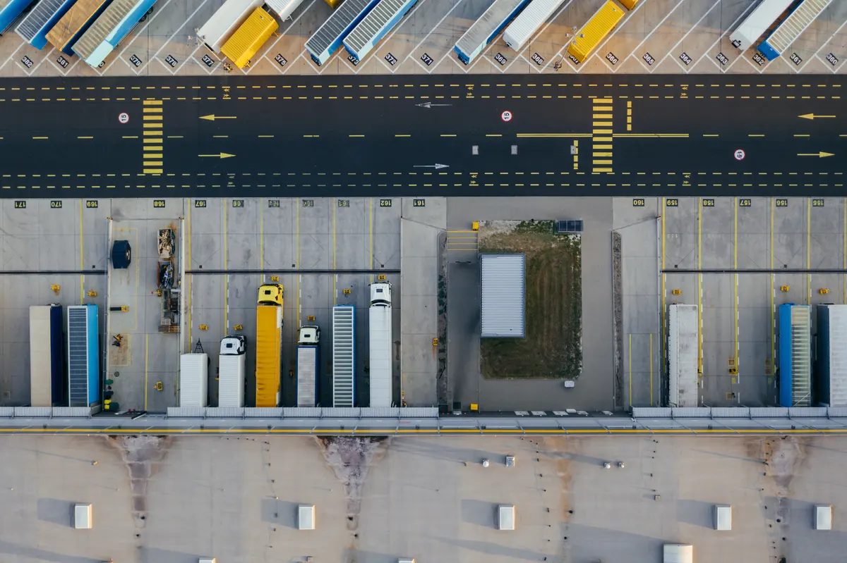 Logistikzentrum aus der Luft – Symbolbild für den Industriestandort Wolfsburg