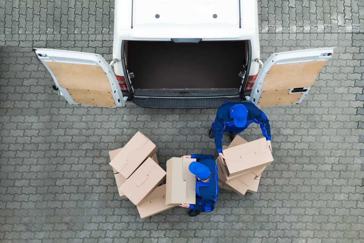 Versandfertige Gefahrgut-Pakete – Lithium-Batterien ADR-konform verpackt